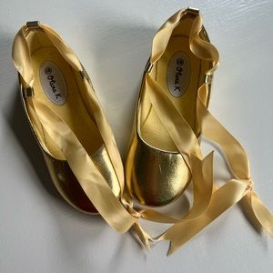 Olivia K Girls Gold dress shoes with ribbon